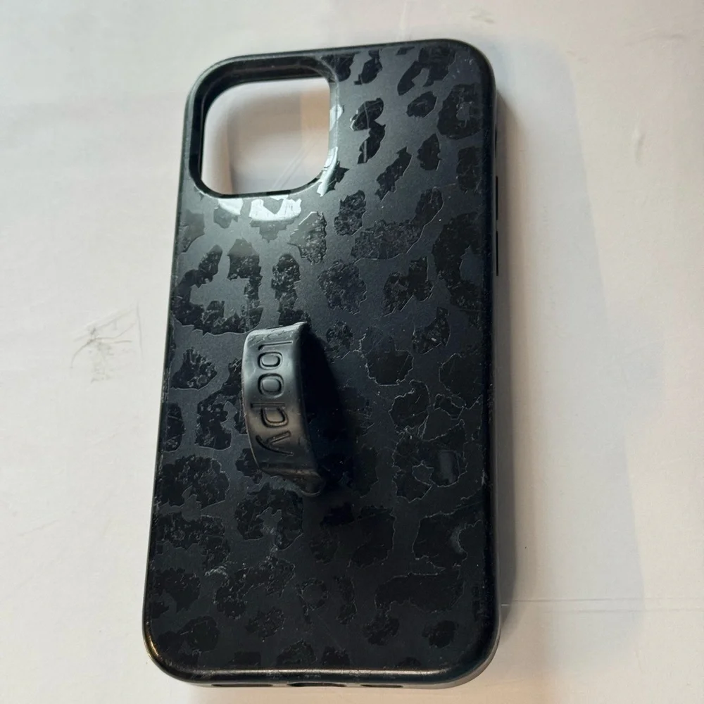 Loopy black leopard case